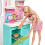 Barbie - Celebration Fun Baking & Kitchen with Dolls Playset - Multicolor